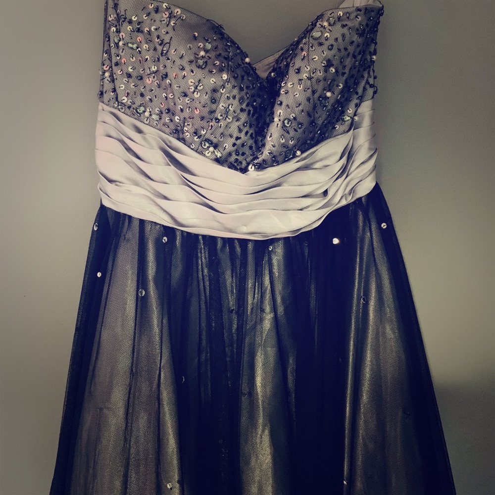 Sleevless evening gown.